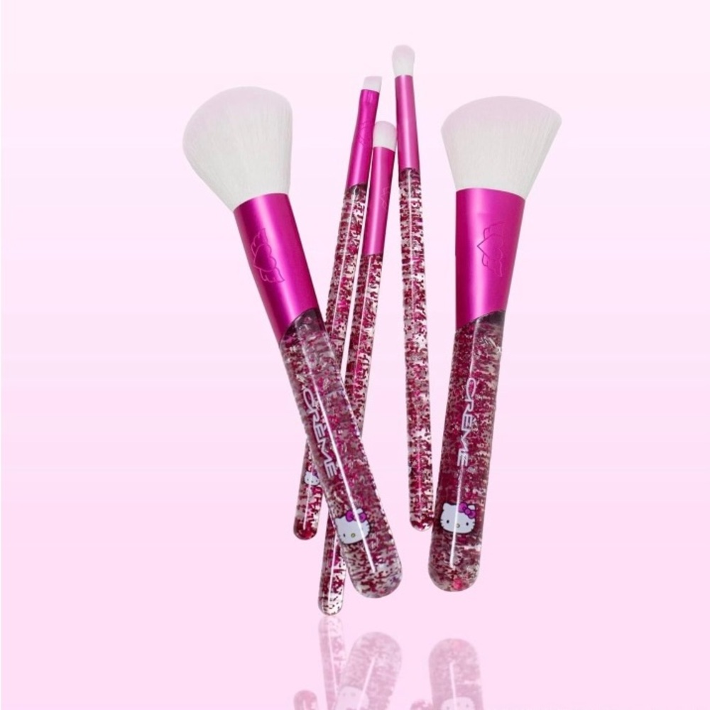 Hello Kitty Luv Wave Makeup Brush Collection Set of 5 Sanrio Limited Edition - Picture 2 of 9